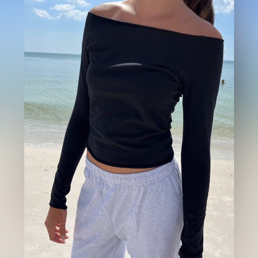 Brandy Melville Bonnie top black